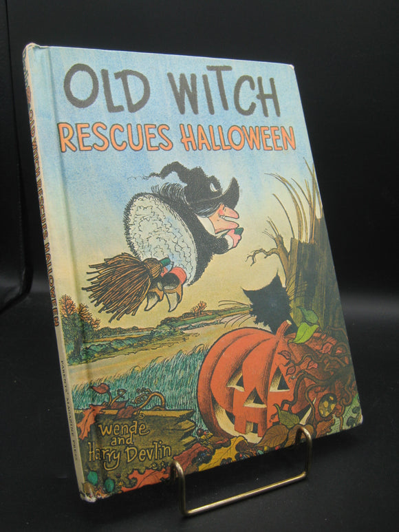 Old Witch Rescues Halloween! (Used Hardcover) - Wende Devlin, Harry Devlin