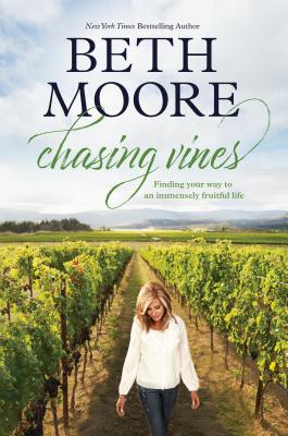 Chasing Vines: Finding Your Way to an Immensely Fruitful Life (Used Hardcover) - Beth Moore